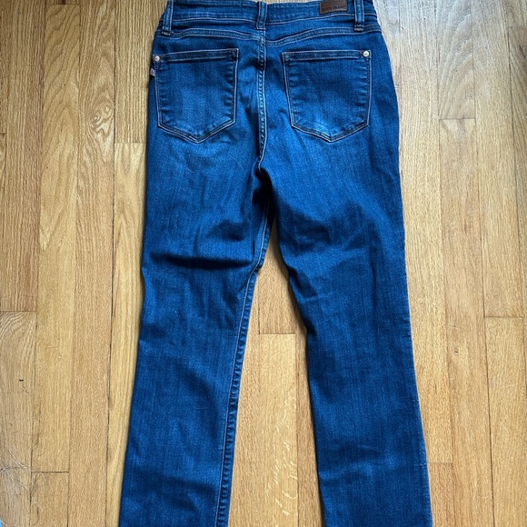 Judy Blue Ankle Cropped Blue Jeans - Picture 4 of 4